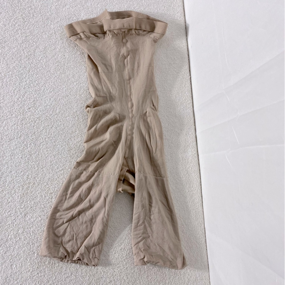 Spanx Nude Beige High Waist Mid Thigh Sculpting Shorts Shapewear B/M